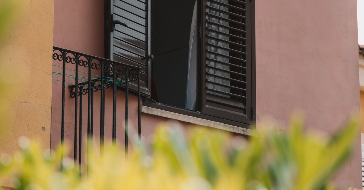 Repairing Damage to Timber Plantation Shutters