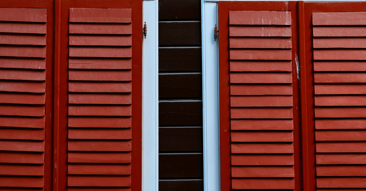 Solutions for Stuck or Jammed Plantation Shutter Mechanisms